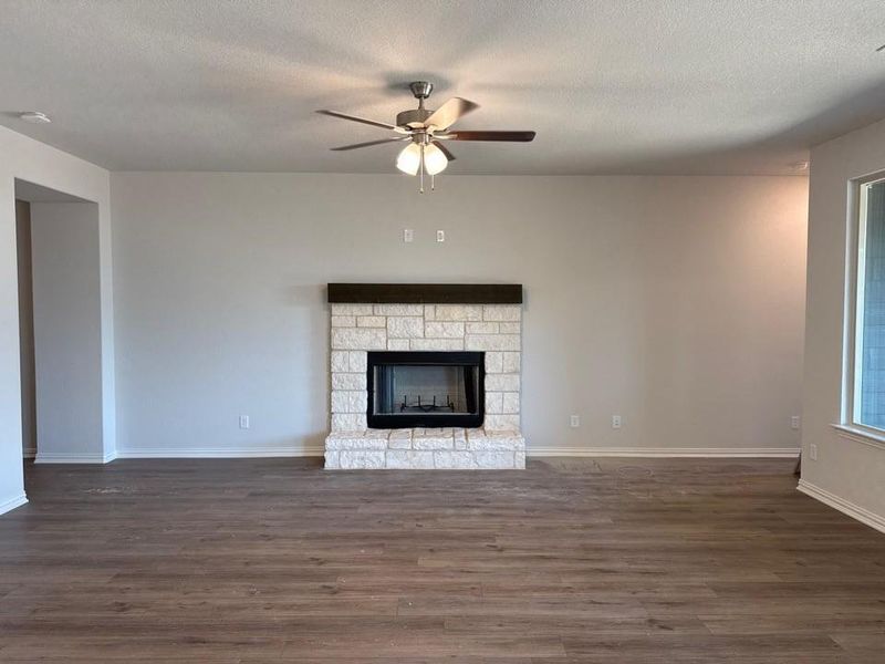 Spacious, unfurnished interior of a new home in Covenant Park, Springtown (Image 6).
