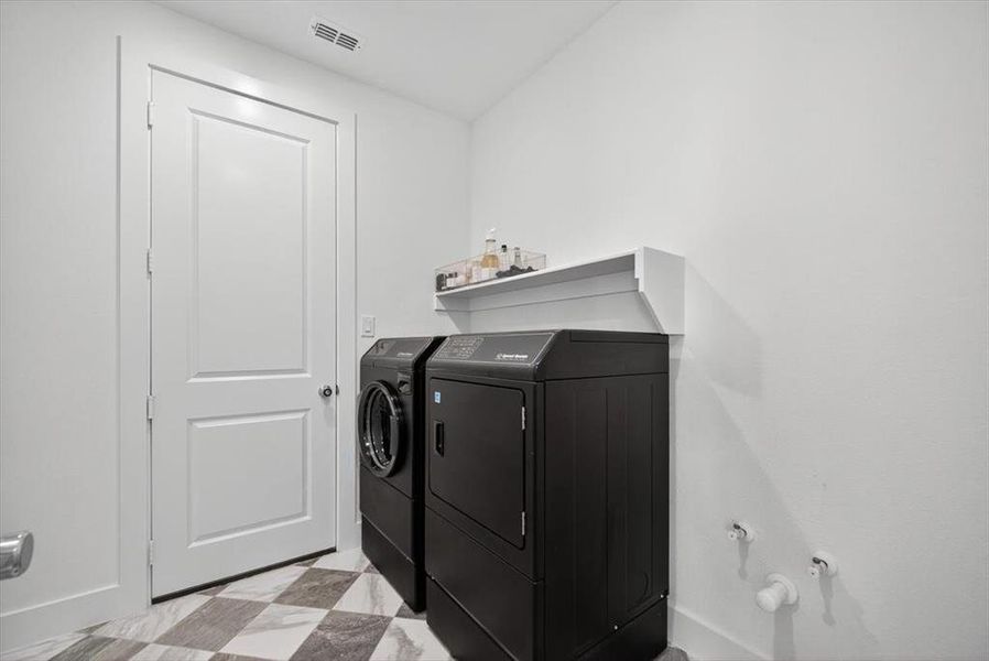 Furnished interior view inside a new home in , Frisco (Image 31).