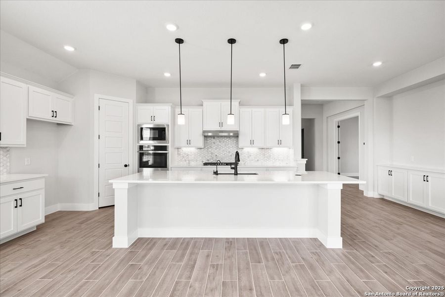 Furnished interior view inside a new home in Village at Three Oaks, Seguin (Image 9). Furnished interior view inside a new home in Village at Three Oaks, Seguin (Image 9).