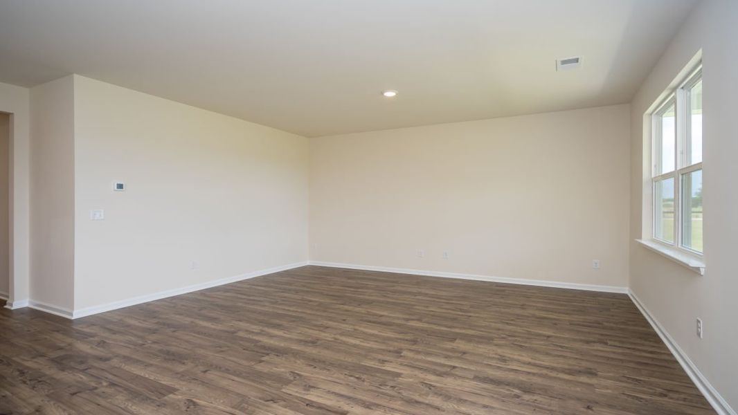 Representative unfurnished interior of a home built from the Aria by D.R. Horton in Summerville, Darlington (Image 22).