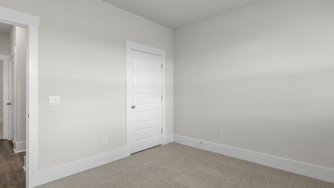 Spacious, unfurnished interior of a new home in Rolling Hills, Bolivia (Image 27).