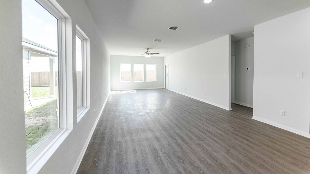 Spacious, unfurnished interior of a new home in Garden Grove, San Antonio (Image 18).