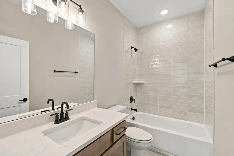Ballentine B Bathroom 3