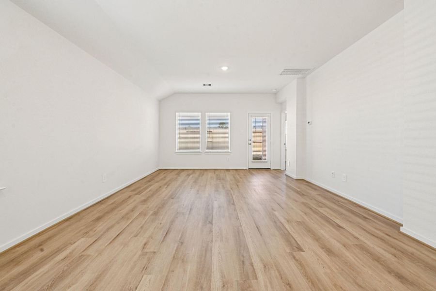 Spacious, unfurnished interior of a new home in Granger Pointe - Traditional Series, Conroe (Image 23).