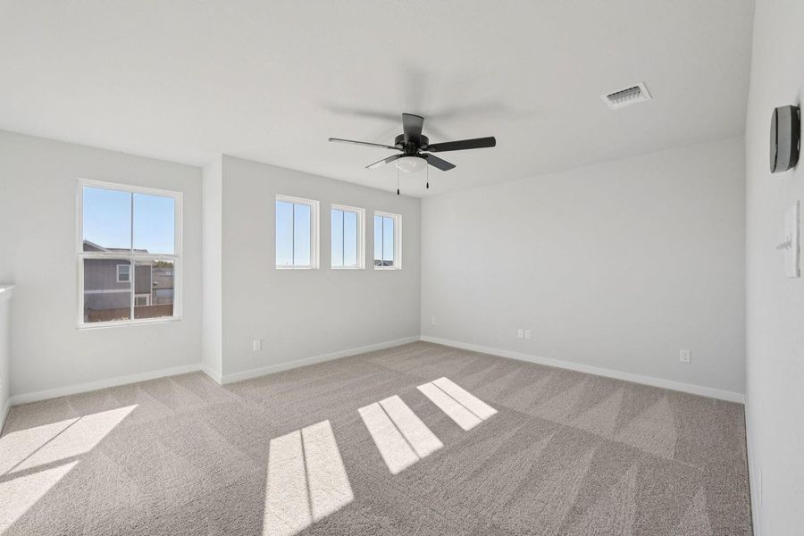 Spacious, unfurnished interior of a new home in The Hollows at Avery Centre, Round Rock (Image 24).