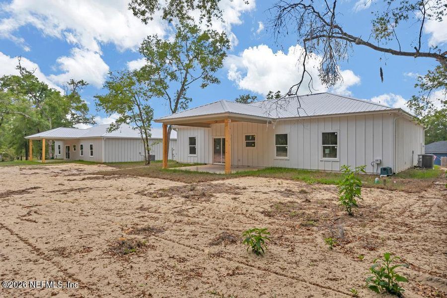 Exterior details and patio area of a home in , Keystone Heights (Image 26).