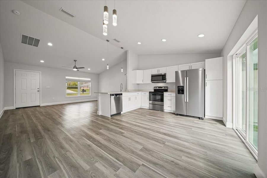 Spacious, unfurnished interior of a new home in , Ocala (Image 34).