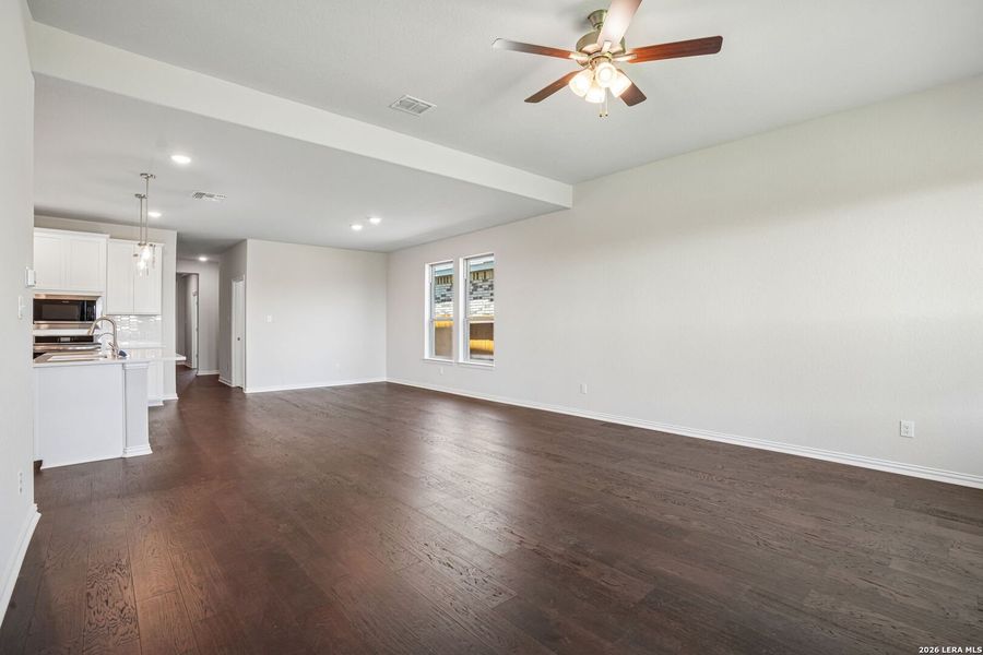 Spacious, unfurnished interior of a new home in Meyer Ranch - Enclave, New Braunfels (Image 26).