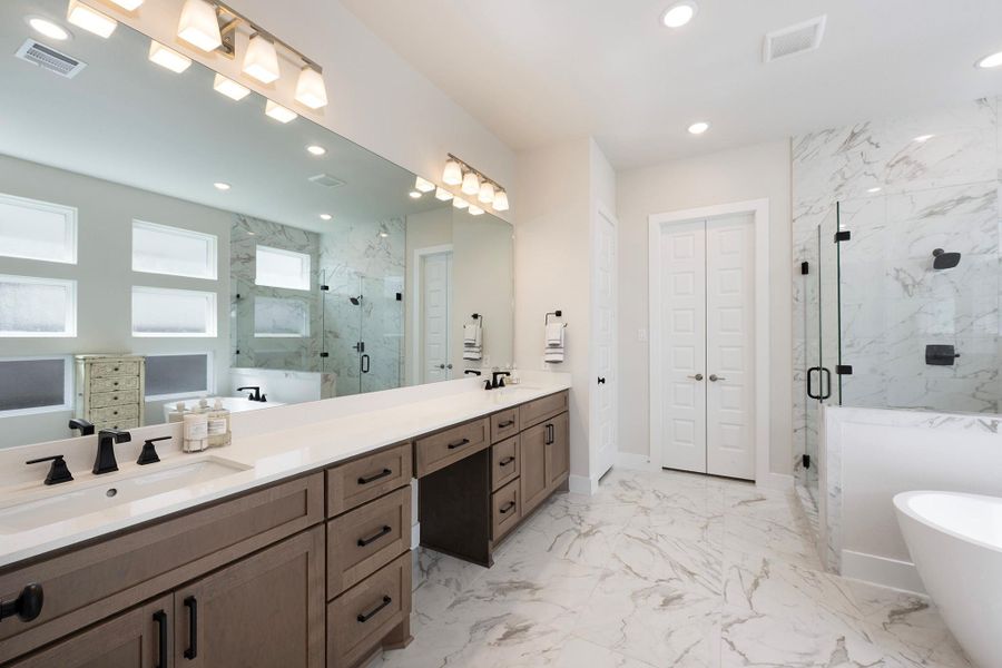 Furnished interior view inside a new home in Cross Creek Ranch 65′, Fulshear (Image 3). Furnished interior view inside a new home in Cross Creek Ranch 65′, Fulshear (Image 3).