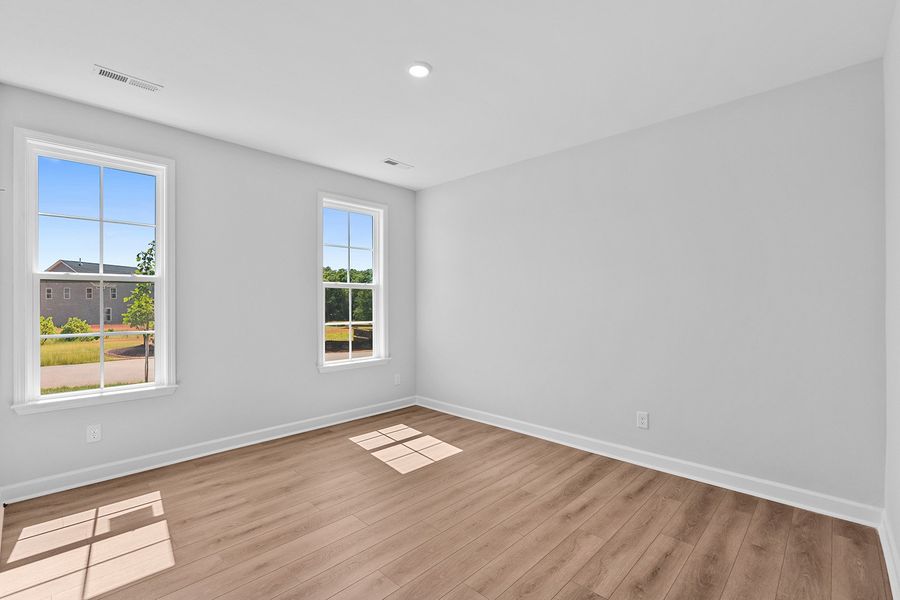 Spacious, unfurnished interior of a new home in Hanes Lake, Winston-Salem (Image 27).