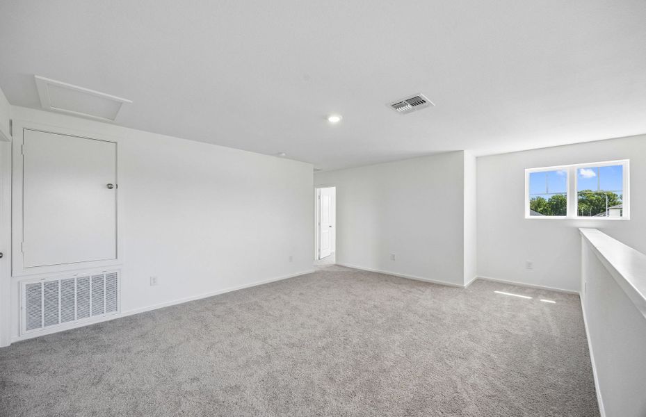 Spacious, unfurnished interior of a new home in Windcress, Cove (Image 33).