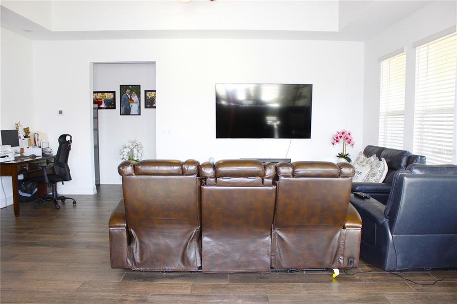 Furnished interior view inside a new home in , Lutz (Image 27).
