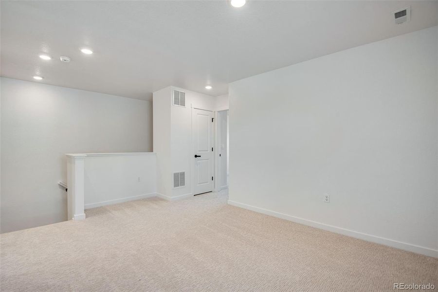 Spacious, unfurnished interior of a new home in Horizon Uptown, Aurora (Image 25). Spacious, unfurnished interior of a new home in Horizon Uptown, Aurora (Image 25).