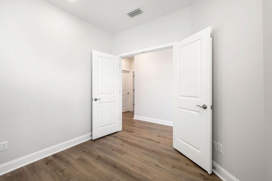 Spacious, unfurnished interior of a new home in Del Webb Savannah at Heartwood, Richmond Hill (Image 12).