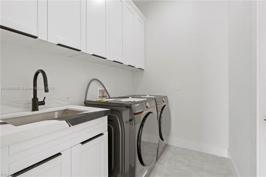 Furnished interior view inside a new home in , Cape Coral (Image 9).