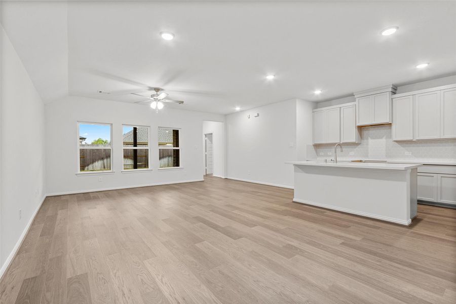 Spacious, unfurnished interior of a new home in River Ranch, Dayton (Image 21).