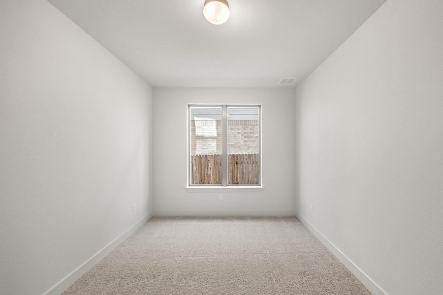Spacious, unfurnished interior of a new home in Santa Rita Ranch, Liberty Hill (Image 26).