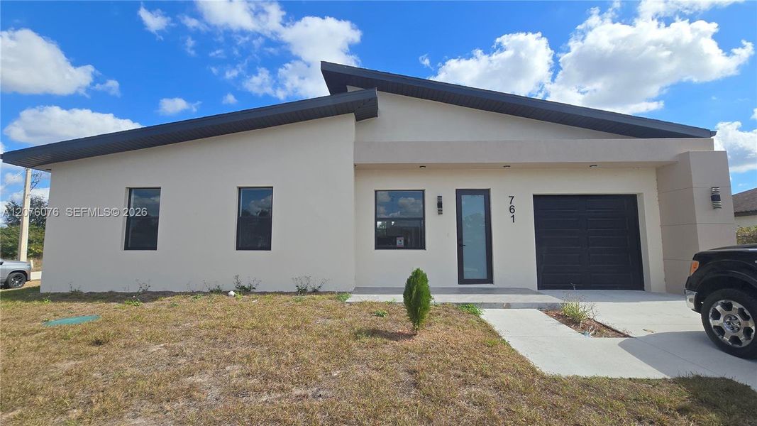 Exterior details and patio area of a home in , Lehigh Acres (Image 3).