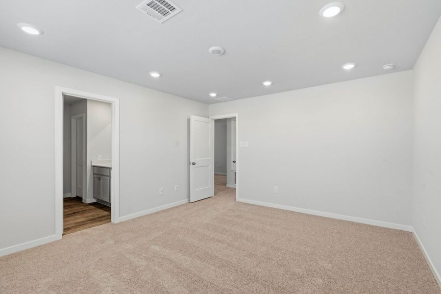 Spacious, unfurnished interior of a new home in Katy Reserve, Katy (Image 19).