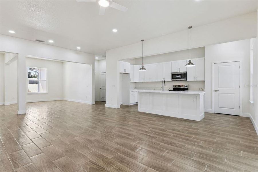 Spacious, unfurnished interior of a new home in , Deltona (Image 26).