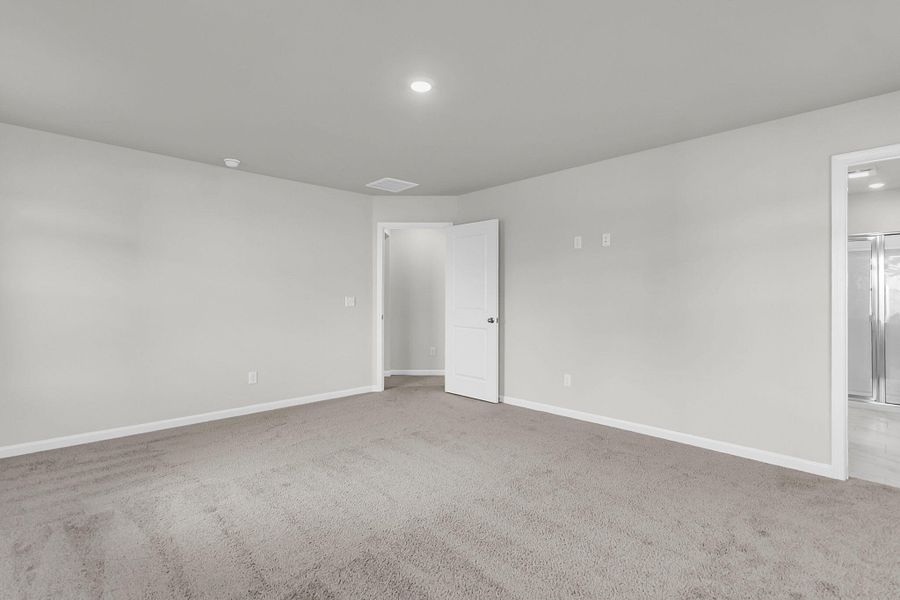 Spacious, unfurnished interior of a new home in Wildcat Chase, Summerville (Image 25).