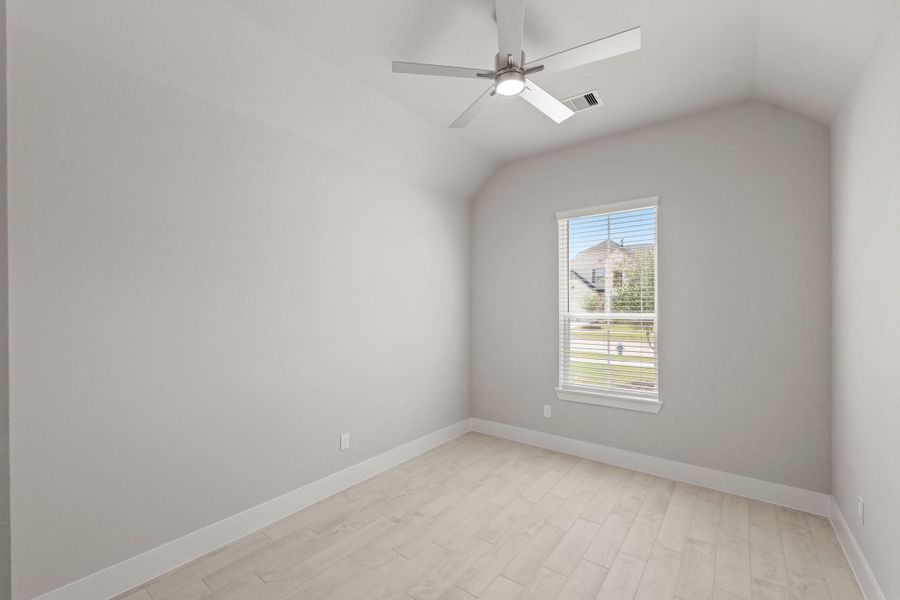 Spacious, unfurnished interior of a new home in Briarwood Crossing, Rosenberg (Image 30).