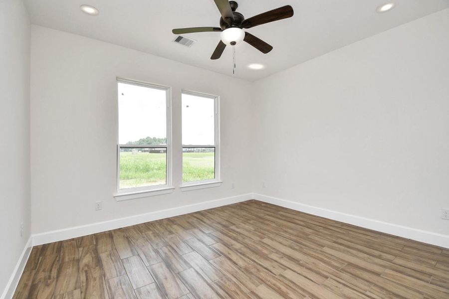 Spacious, unfurnished interior of a new home in , Angleton (Image 32).
