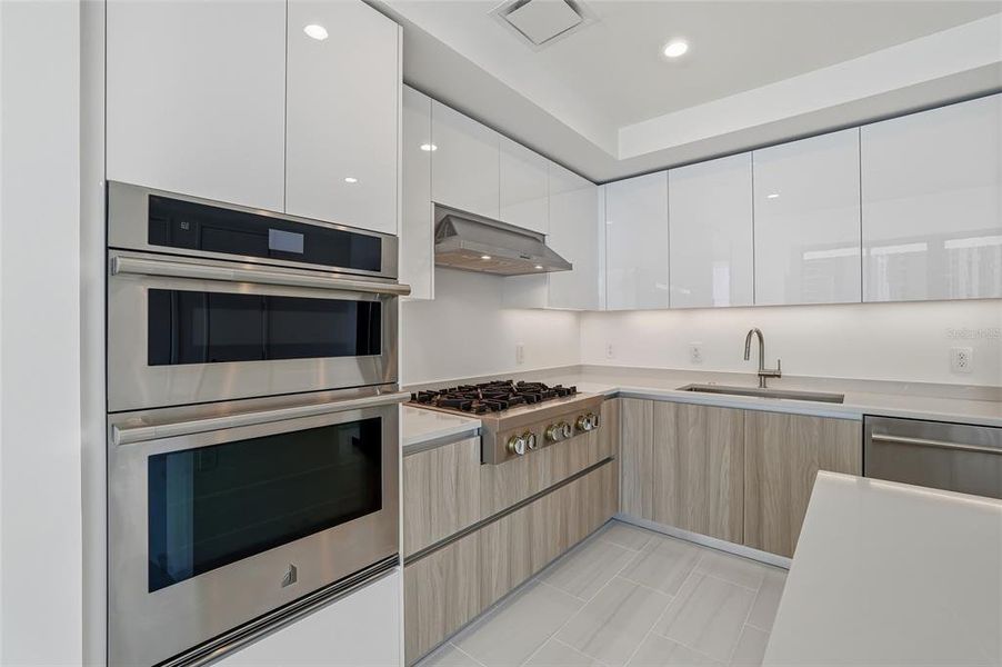 Furnished interior view inside a new home in , St. Petersburg (Image 19).