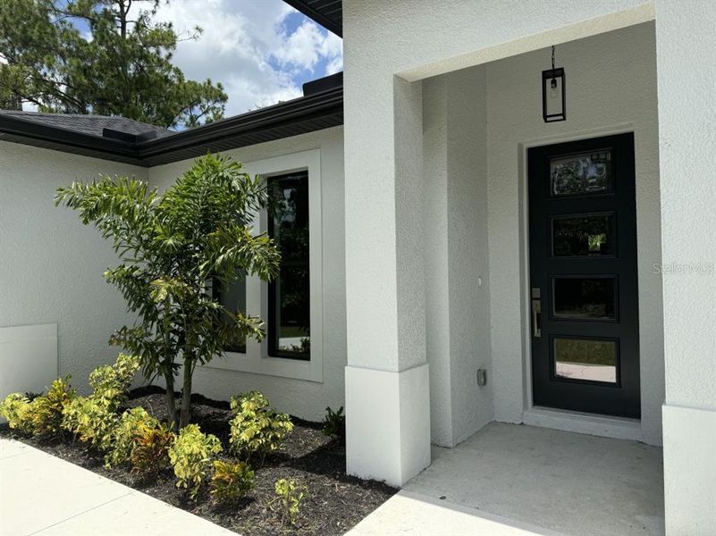 Exterior details and patio area of a home in , Port Charlotte (Image 2).