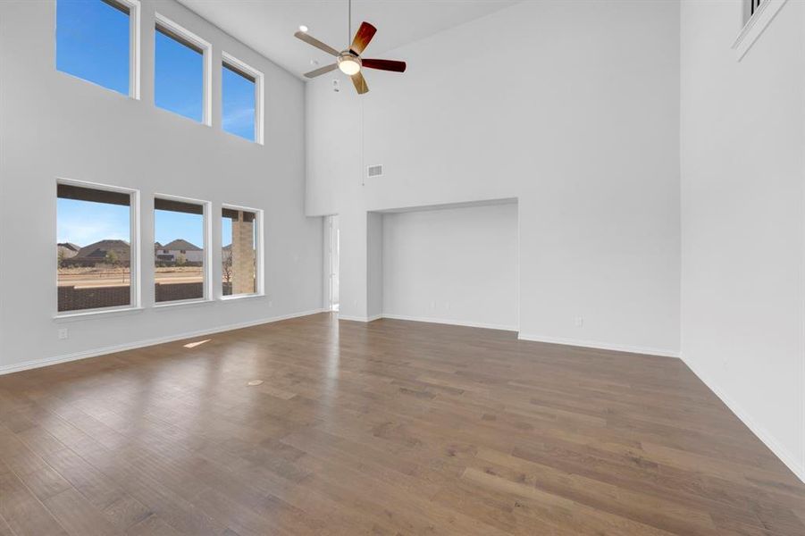 Spacious, unfurnished interior of a new home in Lilyana, Celina (Image 37).