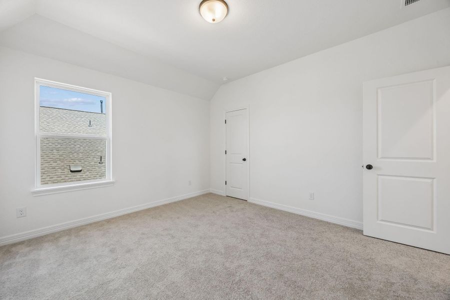 Spacious, unfurnished interior of a new home in Brookewater, Rosenberg (Image 23).
