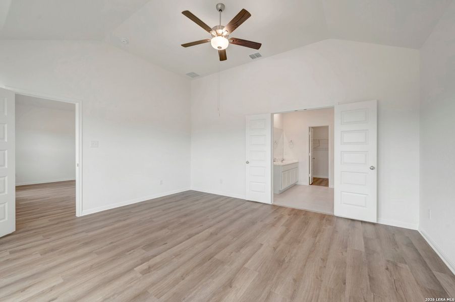 Spacious, unfurnished interior of a new home in Mesquite Ridge, San Antonio (Image 42).