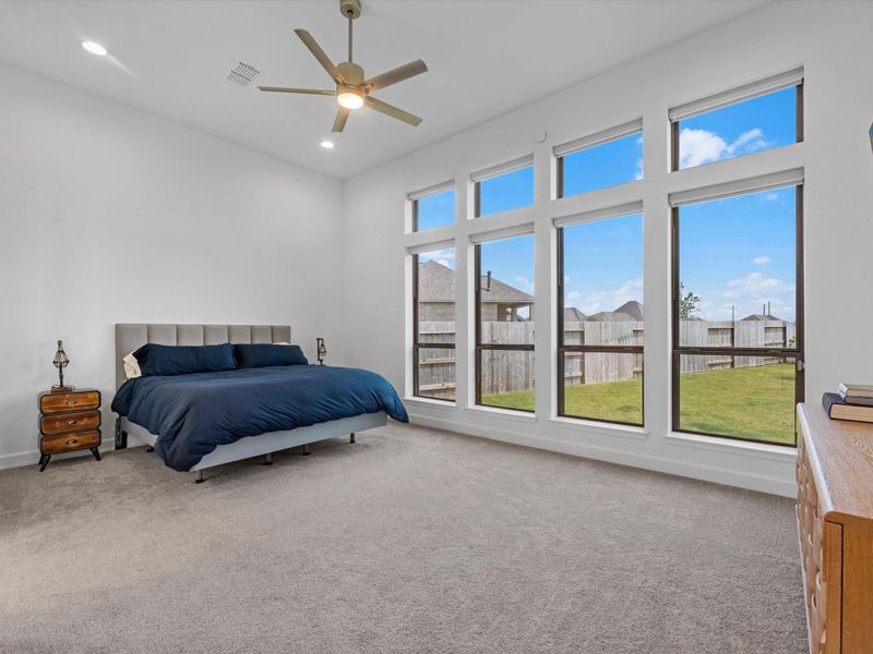 Furnished interior view inside a new home in Valencia, Manvel (Image 20).