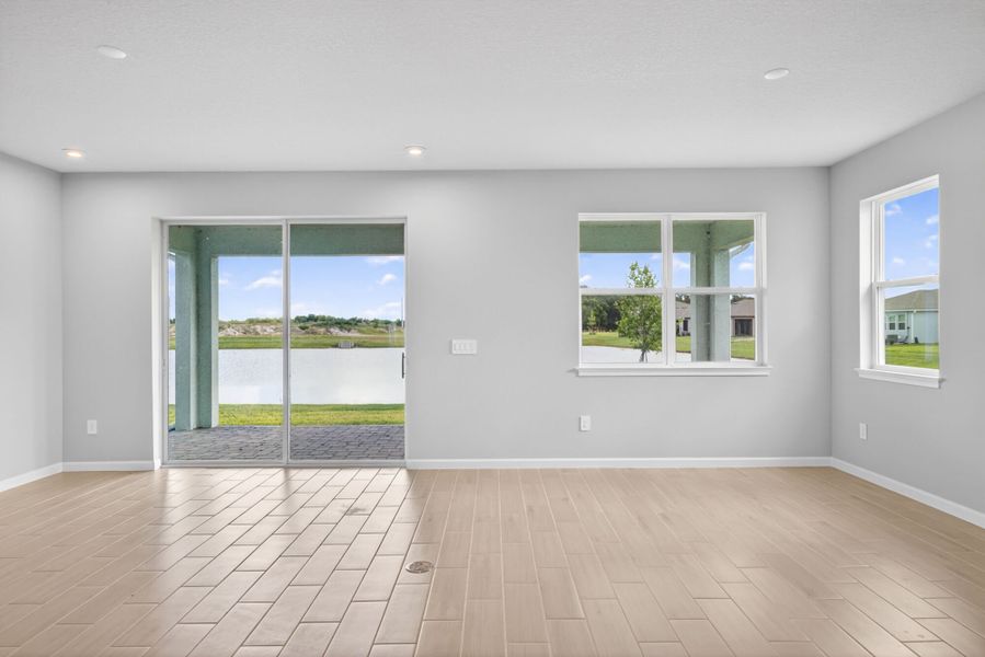 Spacious, unfurnished interior of a new home in Crosswind Ranch, Parrish (Image 10).