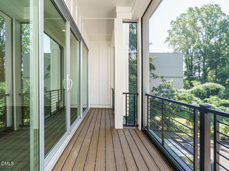 016-1280x960-balcony