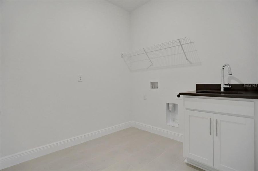 Spacious, unfurnished interior of a new home in Angeline, Land O' Lakes (Image 16).