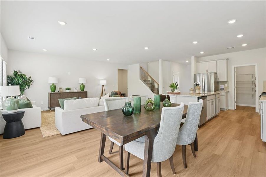 Furnished interior view inside a new home in Ivey Township, Dallas (Image 10).