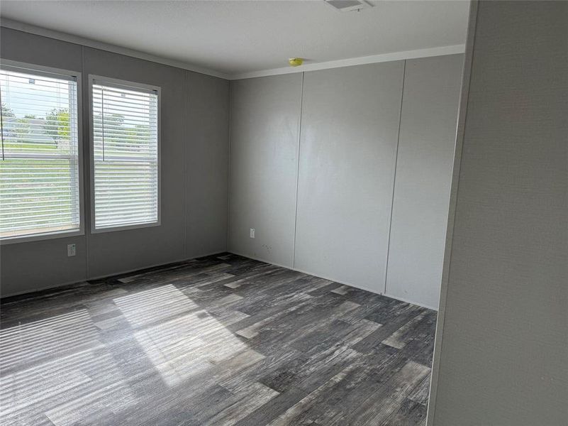 Spacious, unfurnished interior of a new home in , Weatherford (Image 12).