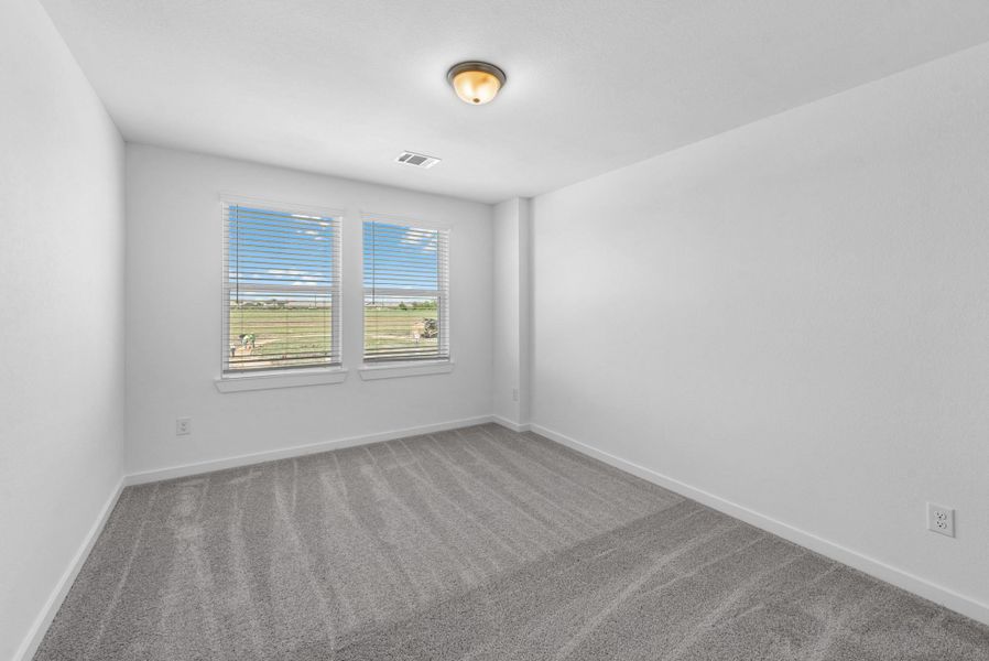 Spacious, unfurnished interior of a new home in Huntington Place, Rosharon (Image 24).