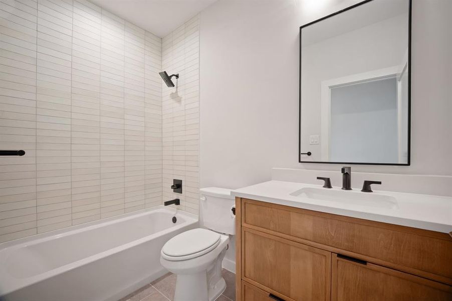 Furnished interior view inside a new home in , Dallas (Image 31).