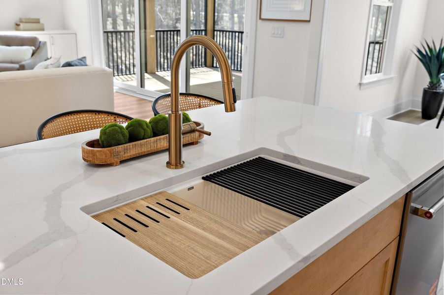 10-3903 Cedar Knls RETAKES_0809