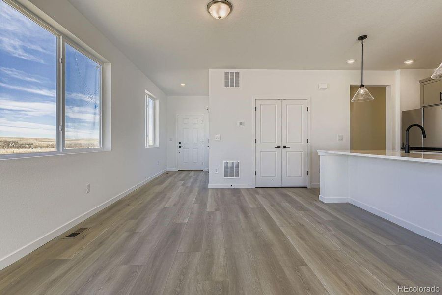 Newport Dining & Spacious Entry Newport Dining & Spacious Entry