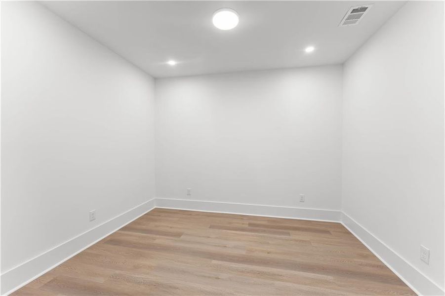 Spacious, unfurnished interior of a new home in , Atlanta (Image 43).