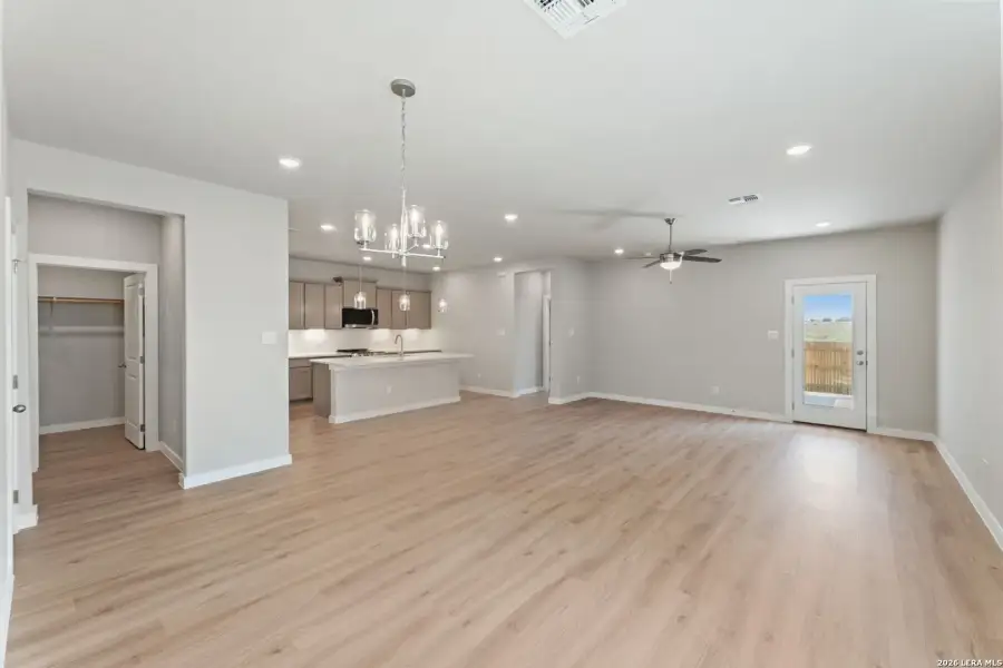 Spacious, unfurnished interior of a new home in Park Place, New Braunfels (Image 12).