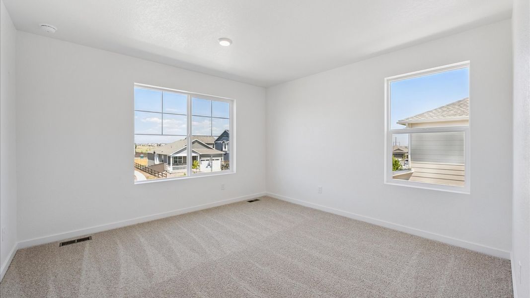 Spacious, unfurnished interior of a new home in Vista Meadows, Fort Lupton (Image 13).