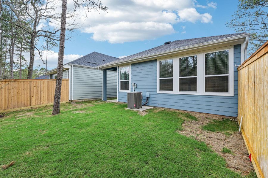 Exterior details and patio area of a home in Kresston 50's, Montgomery (Image 22).