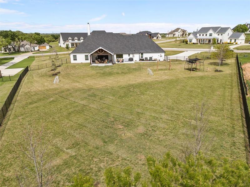 Exterior details and patio area of a home in Woodland Meadows, Fort Worth (Image 4).