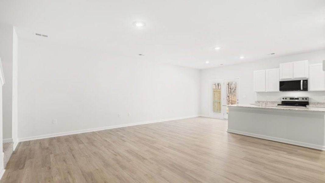 Spacious, unfurnished interior of a new home in Hughes Court, Dawsonville (Image 24).