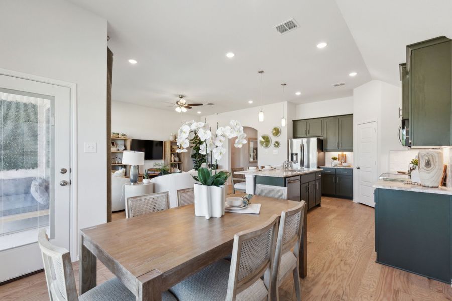 Representative furnished interior of a home built from the Concept 1660 by Risewell Homes in Summer Crest, Fort Worth (Image 5). Representative furnished interior of a home built from the Concept 1660 by Risewell Homes in Summer Crest, Fort Worth (Image 5).