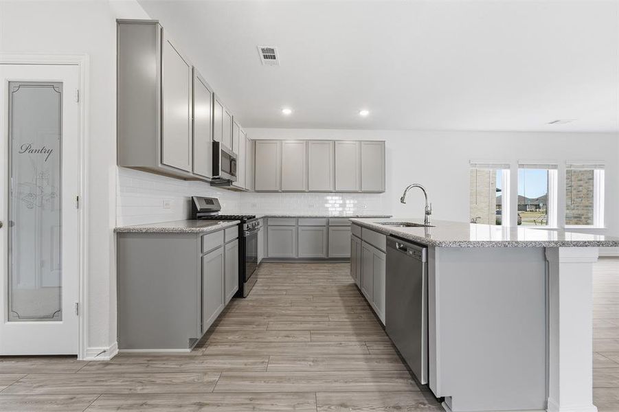 Furnished interior view inside a new home in Saddlebrook Estates, Waxahachie (Image 11).